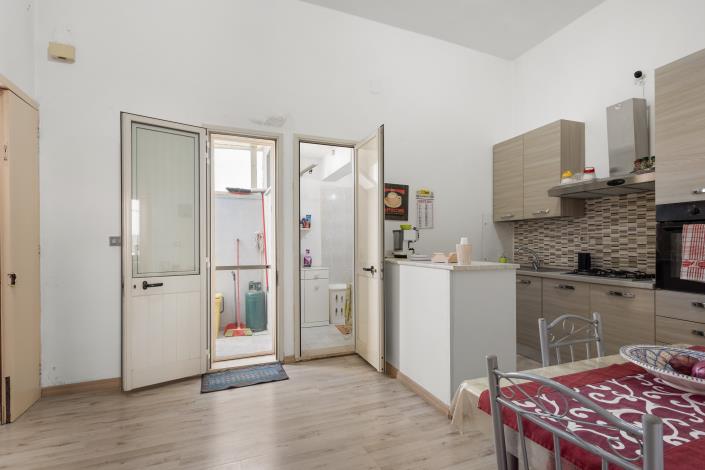 Image No.10-2 Bed House for sale