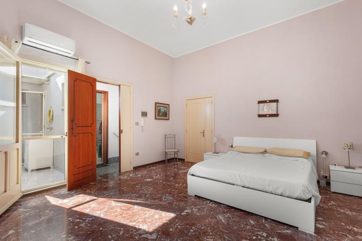 Image No.18-2 Bed House for sale