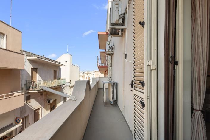 Image No.21-2 Bed House for sale