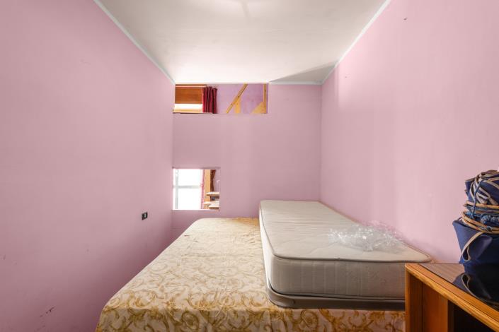 Image No.12-2 Bed House for sale