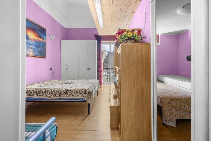 Image No.10-2 Bed House for sale