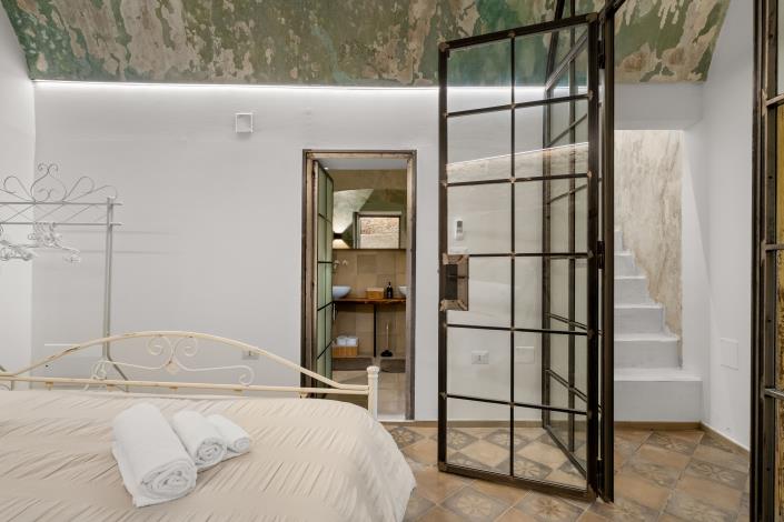Image No.17-1 Bed House for sale