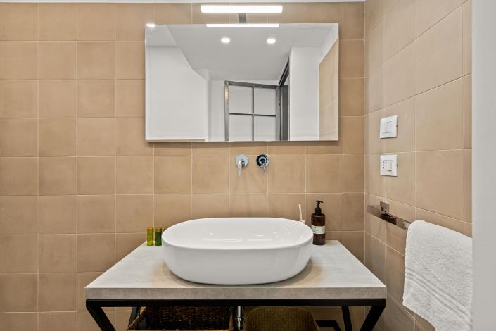 Image No.17-1 Bed House for sale
