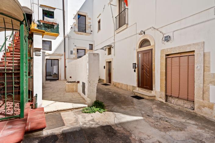 Image No.21-1 Bed House for sale
