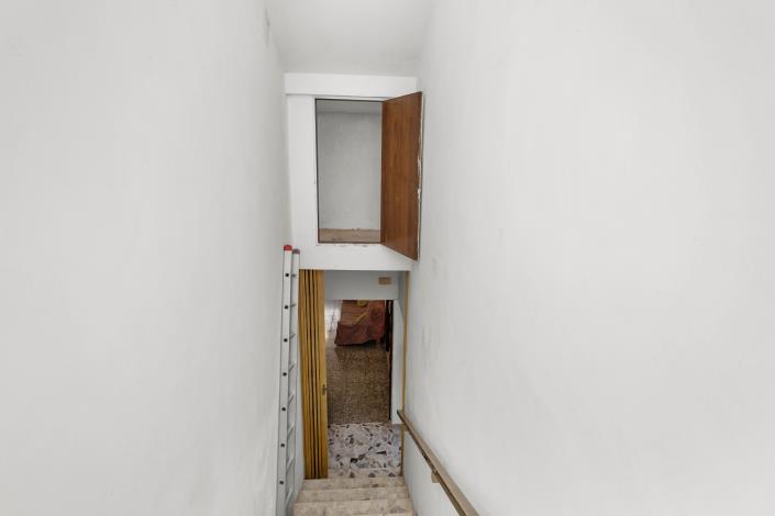 Image No.40-4 Bed House for sale