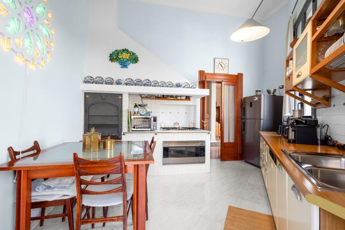 Image No.10-3 Bed House for sale