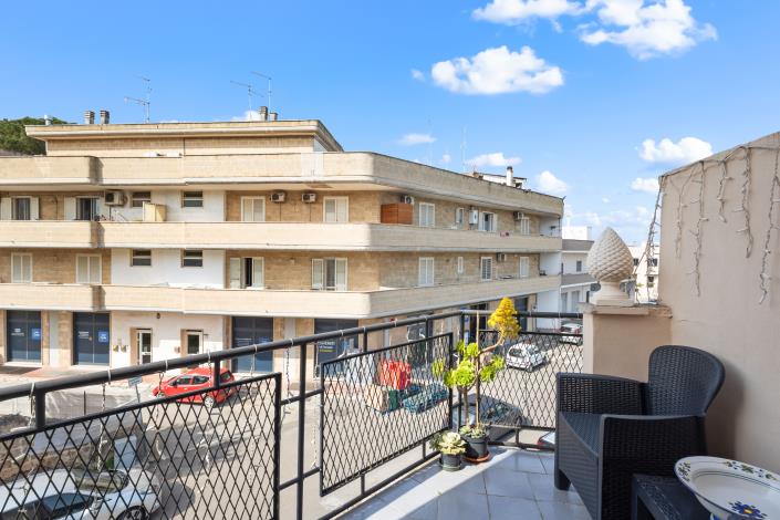 Image No.11-3 Bed House for sale