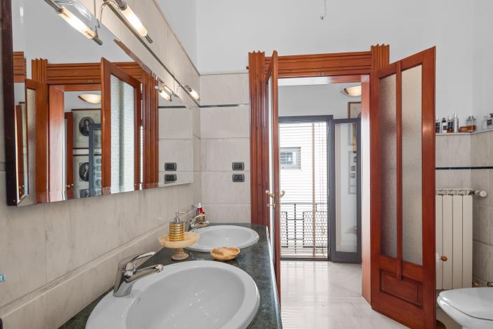 Image No.17-3 Bed House for sale