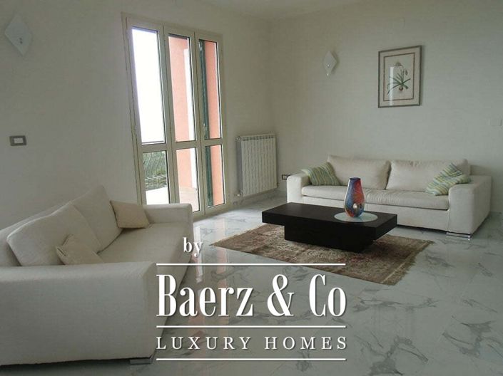 Image No.37-5 Bed Villa for sale