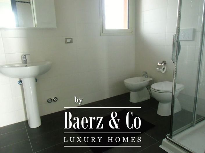 Image No.49-5 Bed Villa for sale