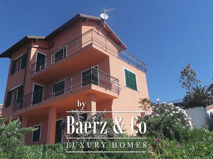 Image No.8-5 Bed Villa for sale