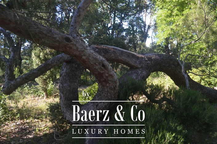 Image No.22-6 Bed Property for sale