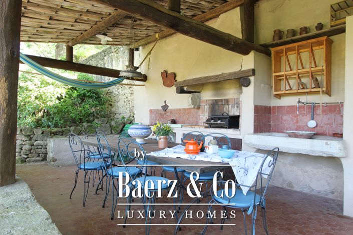 Image No.27-6 Bed Property for sale