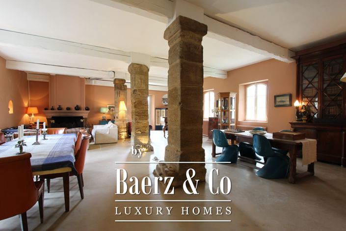 Image No.32-6 Bed Property for sale