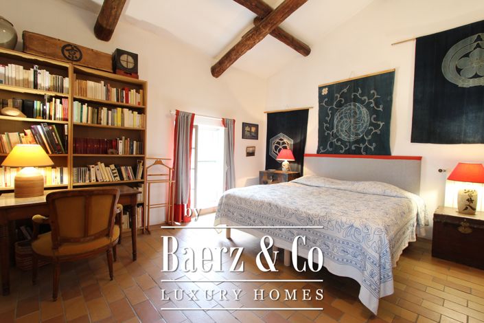 Image No.50-6 Bed Property for sale