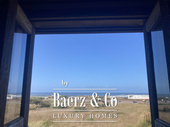 Image No.4-8 Bed Property for sale