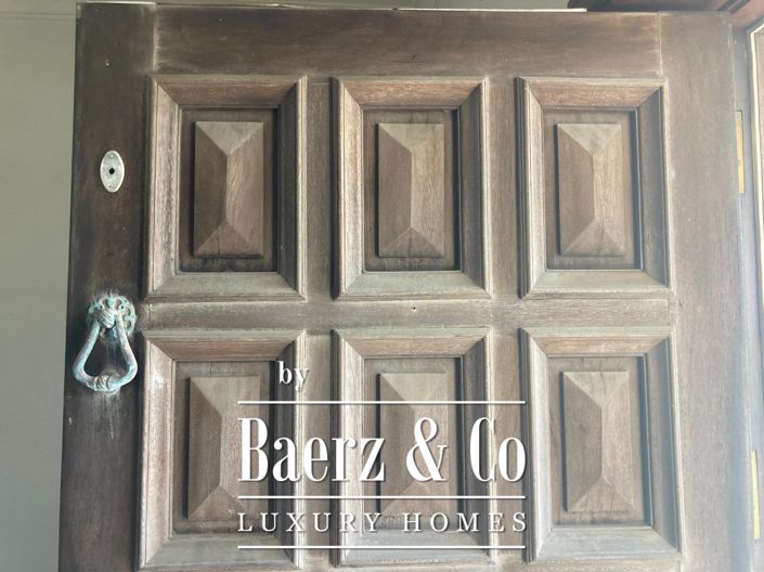 Image No.5-8 Bed Property for sale