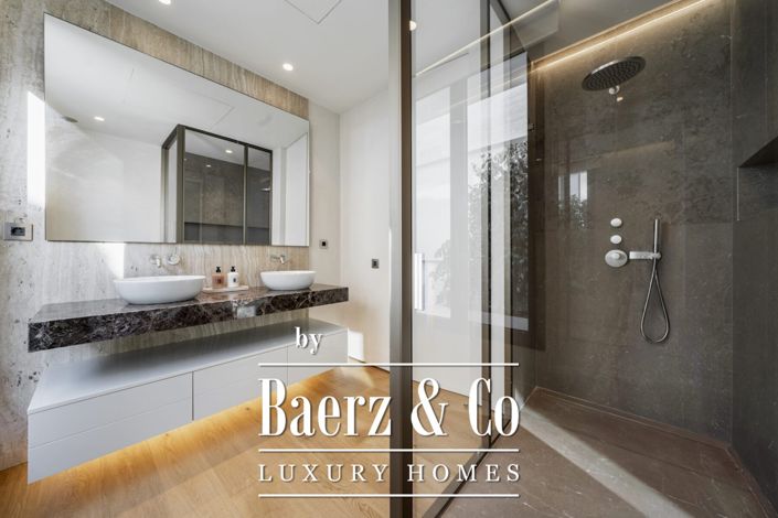 Image No.28-5 Bed Apartment for sale