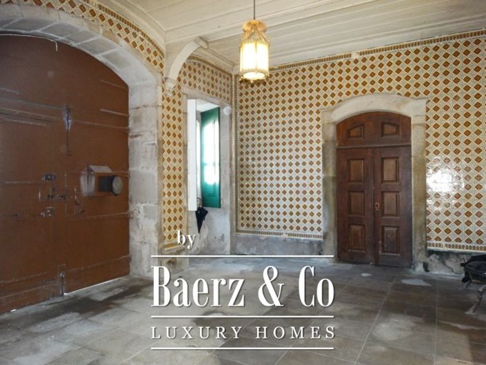 Image No.7-29 Bed Property for sale
