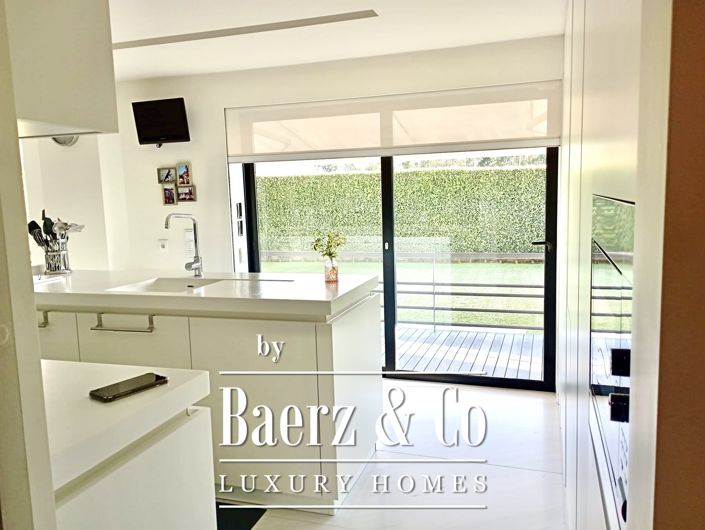 Image No.11-5 Bed Property for sale