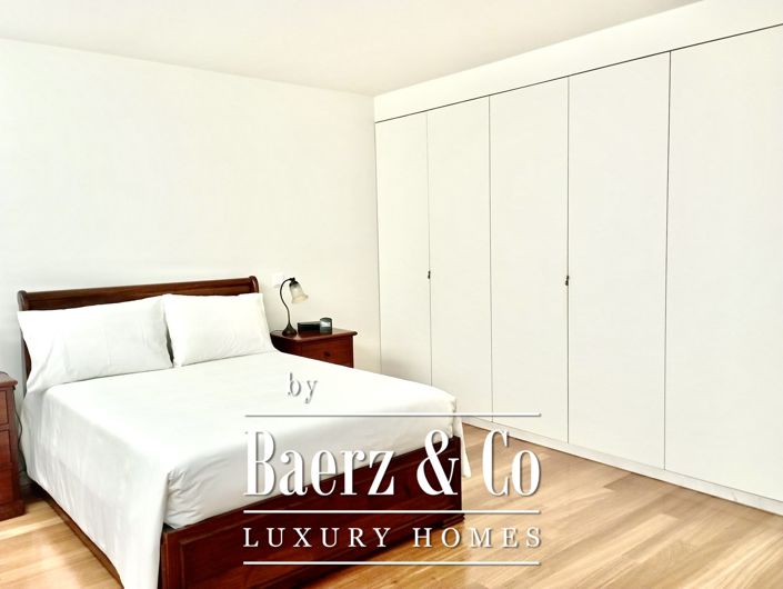 Image No.17-5 Bed Property for sale