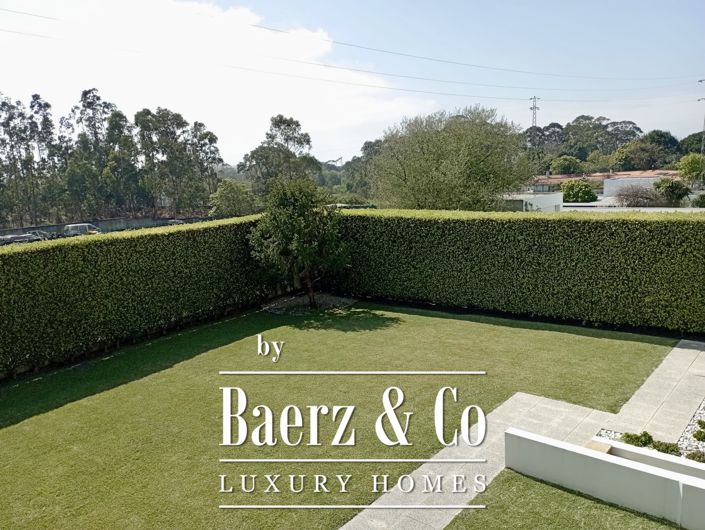 Image No.2-5 Bed Property for sale