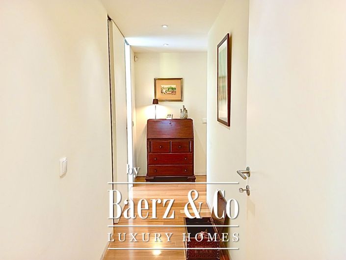 Image No.20-5 Bed Property for sale