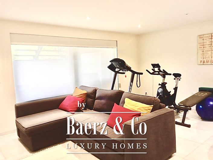 Image No.20-5 Bed Property for sale