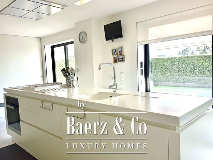 Image No.8-5 Bed Property for sale