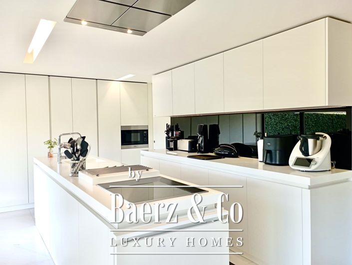 Image No.9-5 Bed Property for sale