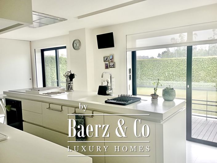 Image No.9-5 Bed Property for sale