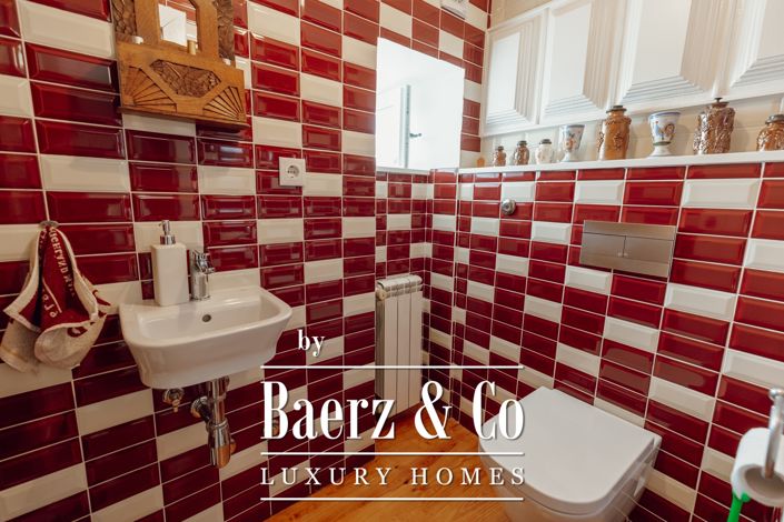 Image No.12-5 Bed Property for sale