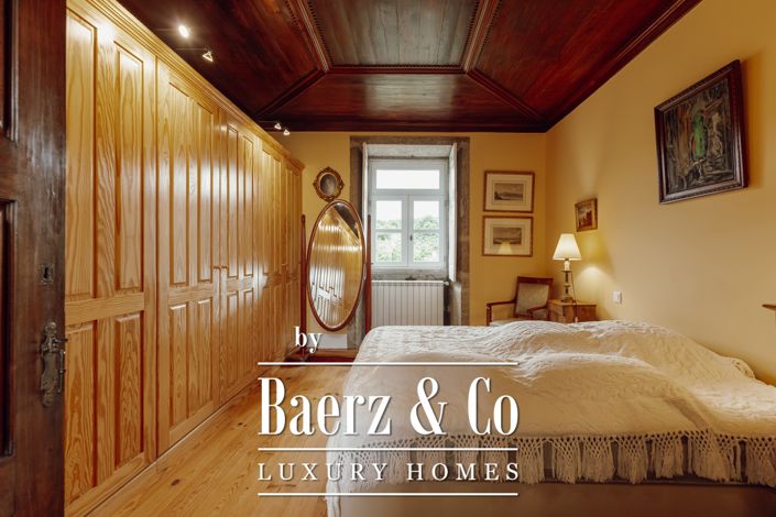 Image No.9-5 Bed Property for sale