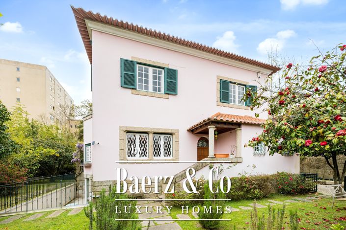 Image No.1-6 Bed House for sale