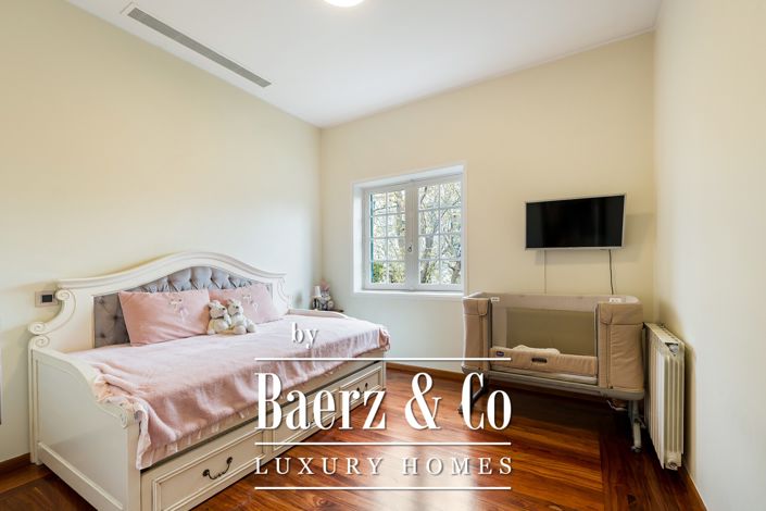 Image No.14-6 Bed House for sale