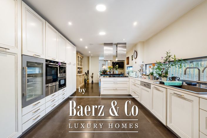 Image No.9-6 Bed House for sale