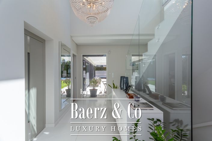 Image No.2-4 Bed House for sale