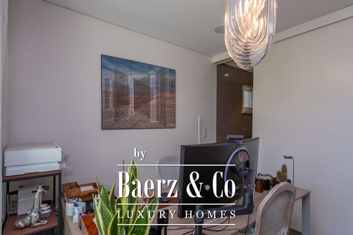 Image No.8-4 Bed House for sale