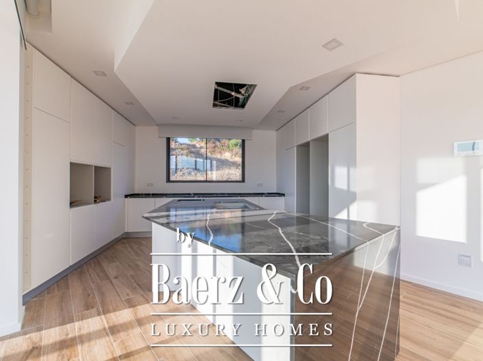 Image No.10-4 Bed House for sale