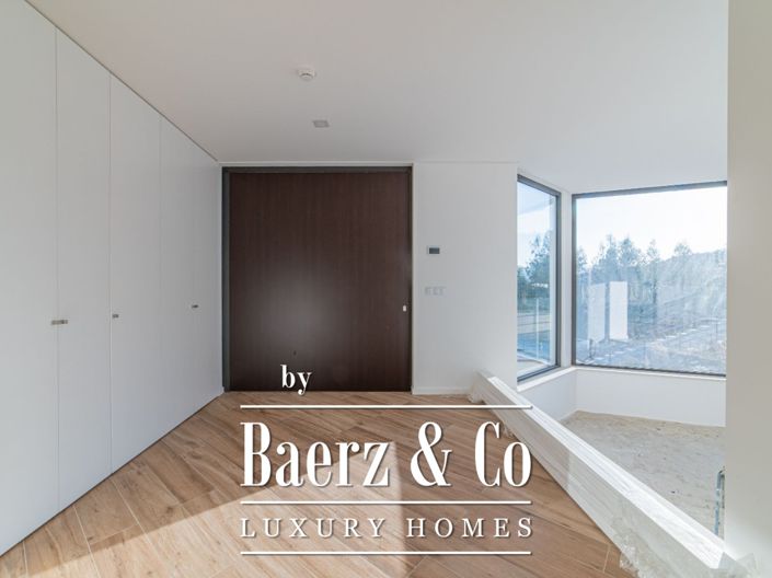 Image No.12-4 Bed House for sale