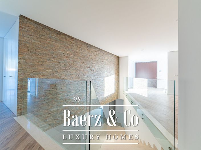 Image No.15-4 Bed House for sale