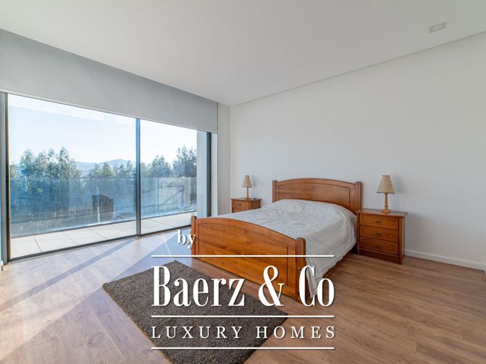 Image No.16-4 Bed House for sale