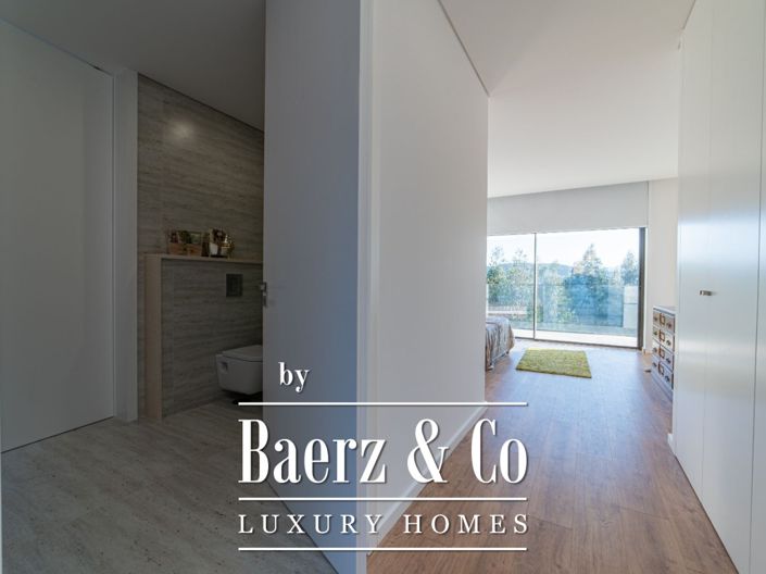 Image No.17-4 Bed House for sale