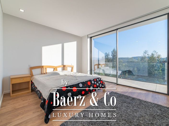 Image No.18-4 Bed House for sale