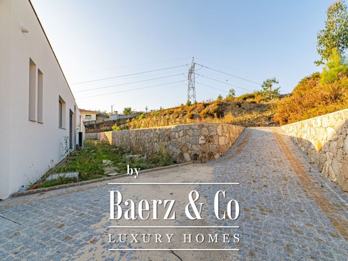 Image No.25-4 Bed House for sale