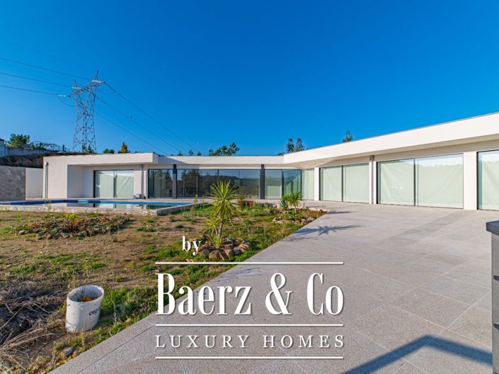 Image No.26-4 Bed House for sale