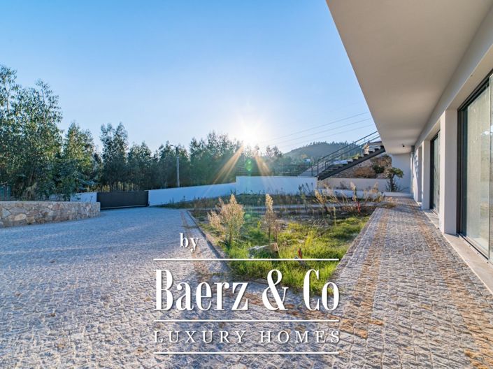 Image No.30-4 Bed House for sale