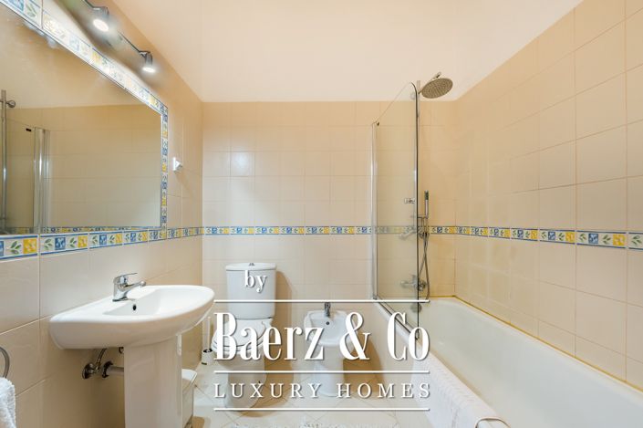 Image No.34-10 Bed Farmhouse for sale