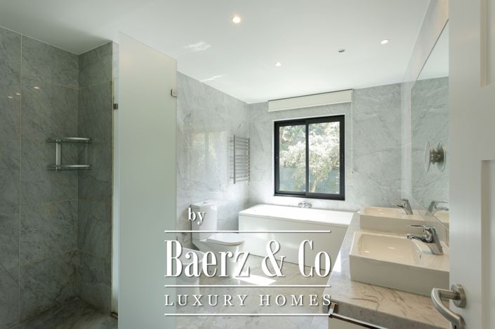 Image No.20-4 Bed House for sale