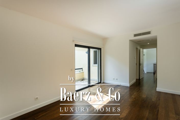 Image No.21-4 Bed House for sale